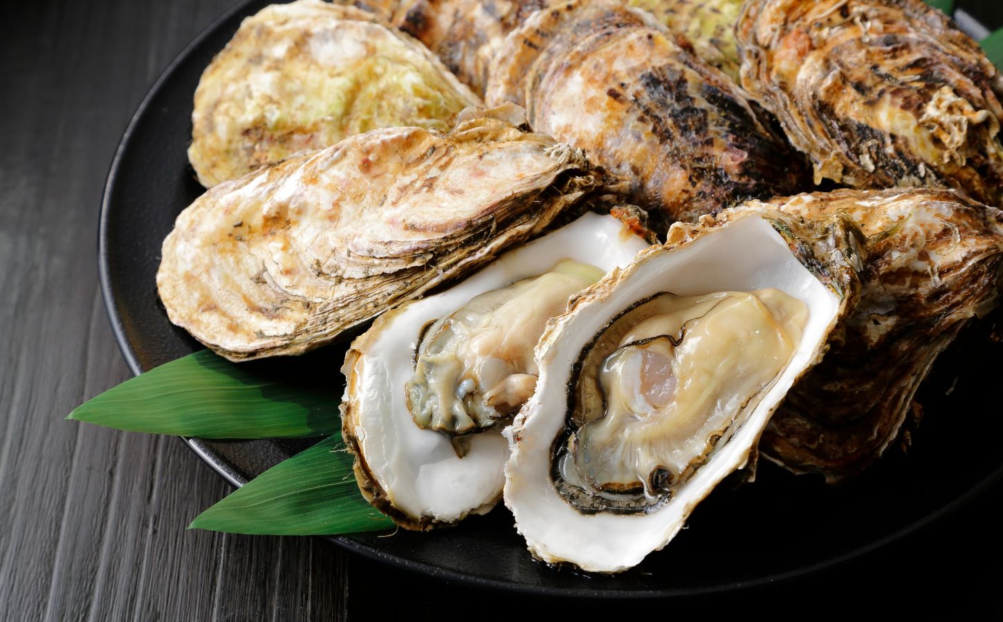 A plate of oysters, a non-vegan food