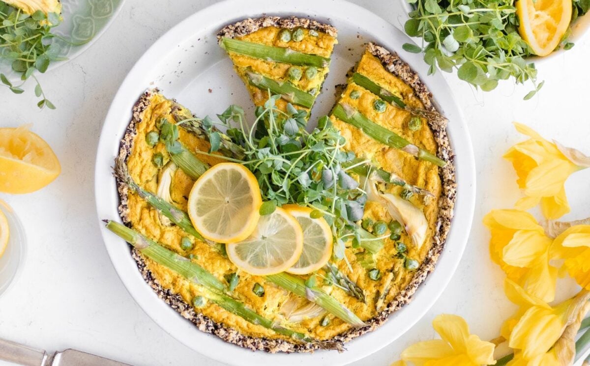 A vegan and gluten-free asparagus quiche