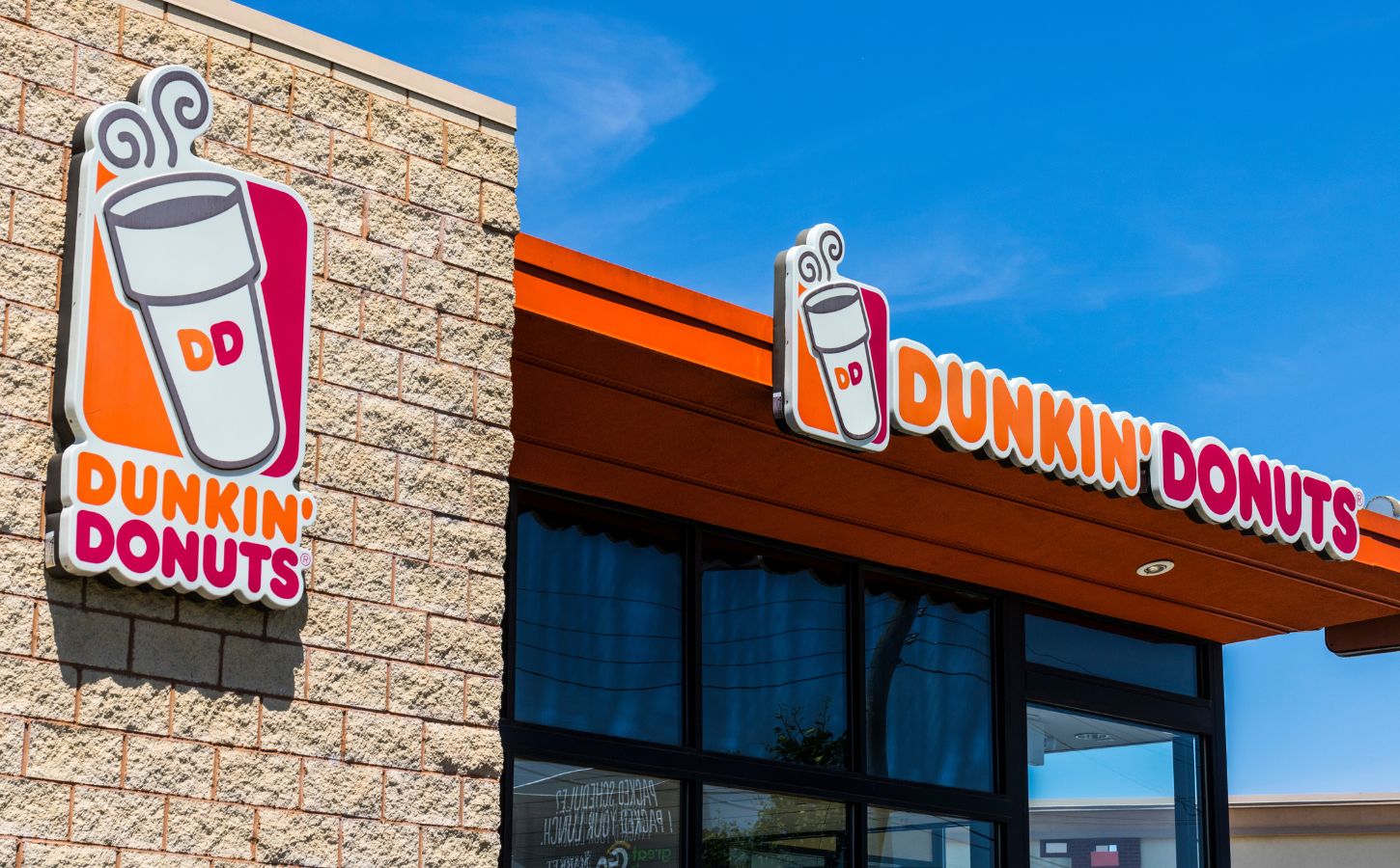 An outside shot of vegan-friendly chain restaurant Dunkin' Donuts