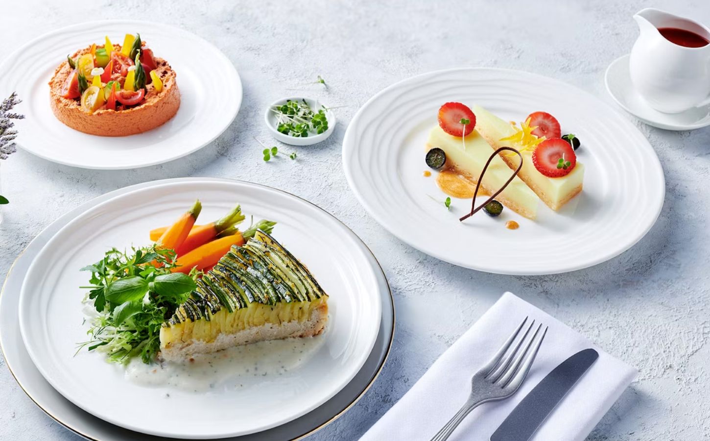 Plates of vegan and vegetarian food made by Emirates