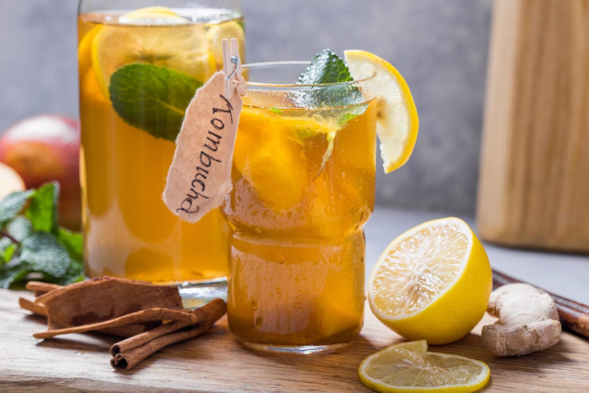 Kombucha with lemon and cinnamon