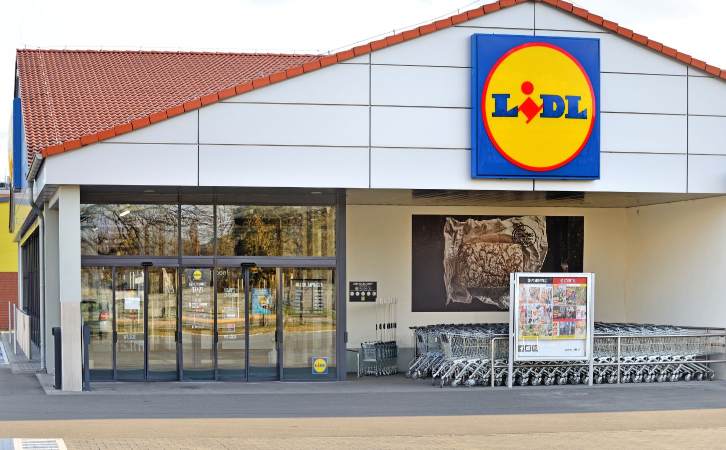 An outside shot of vegan-friendly budget supermarket Lidl