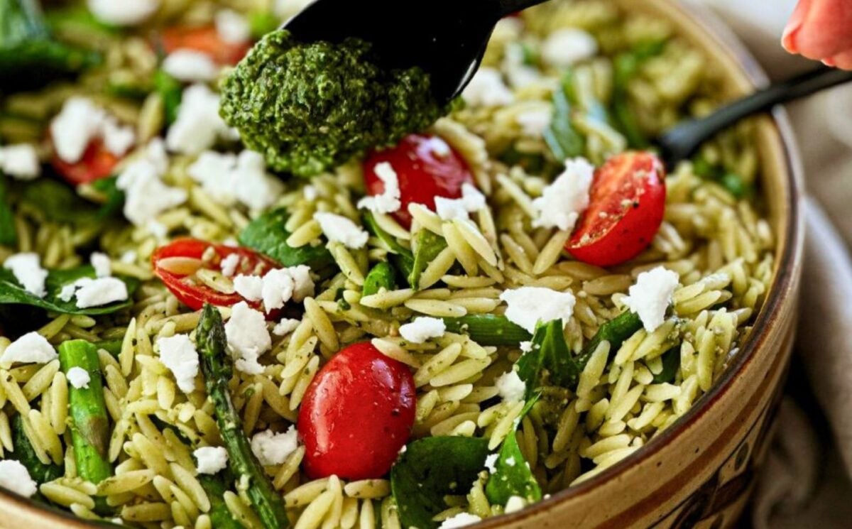 Vegan orzo pesto pasta salad