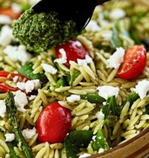 Vegan orzo pesto pasta salad