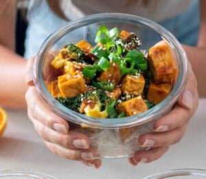 a bowl of vegan orange tofu with broccoli, a vegan meal that's high in zinc